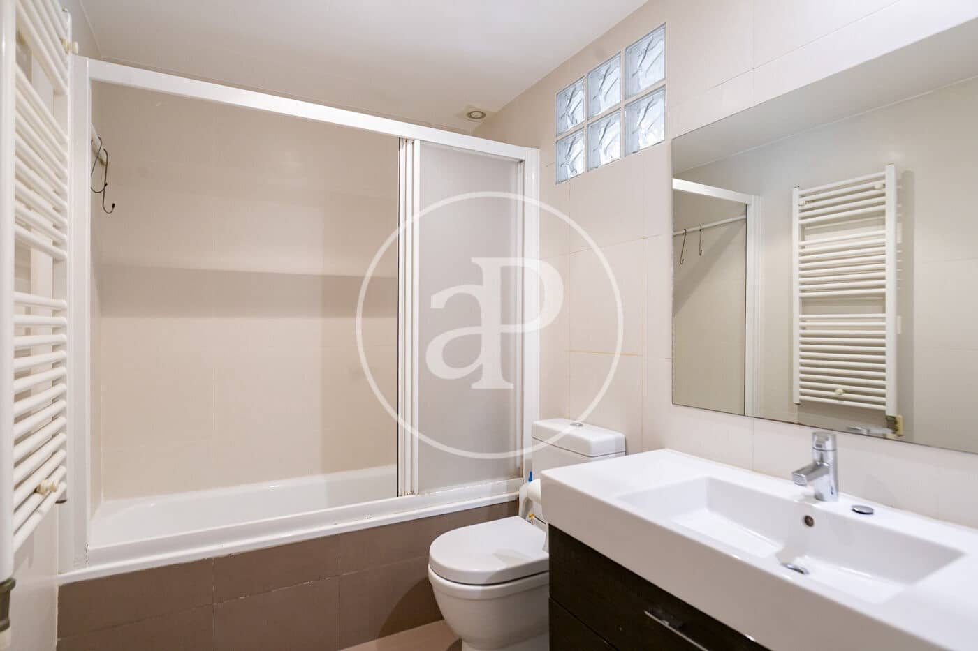 2 bedroom Apartment for sale in Barcelona city - € 395,000 (Ref: 9470683)