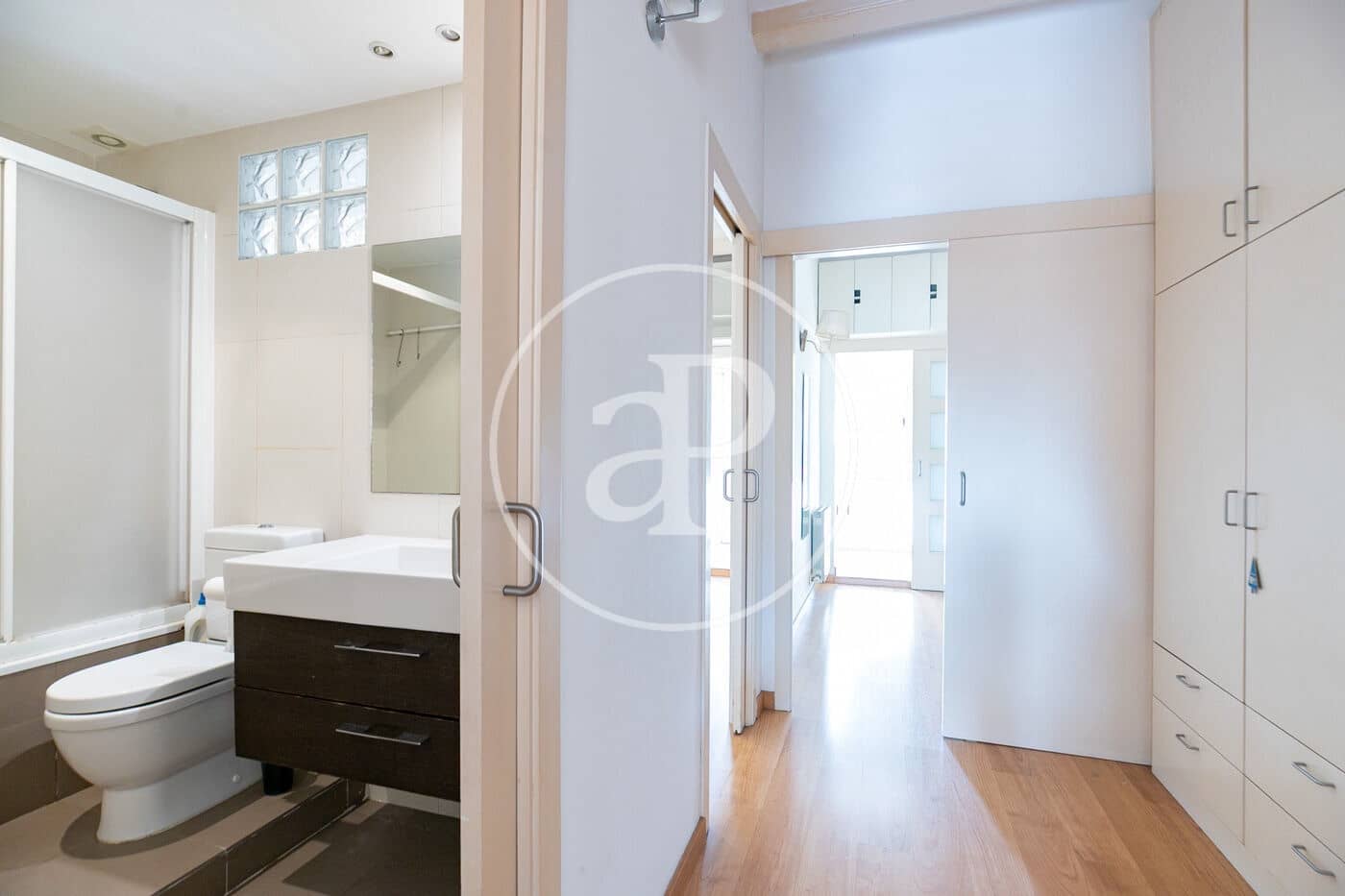 2 bedroom Apartment for sale in Barcelona city - € 395,000 (Ref: 9470683)