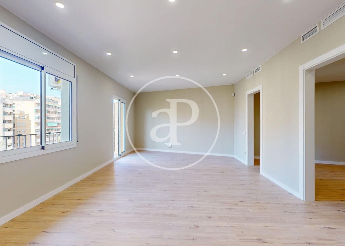 3 bedroom Apartment for sale in Barcelona city - € 530,000 (Ref: 9472957)