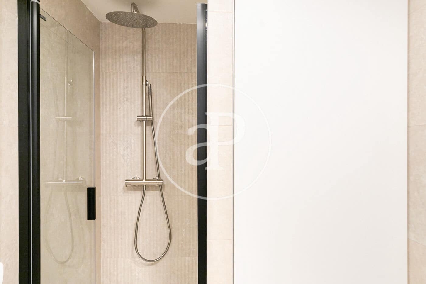 3 bedroom Apartment for sale in Barcelona city - € 1,350,000 (Ref: 9474896)