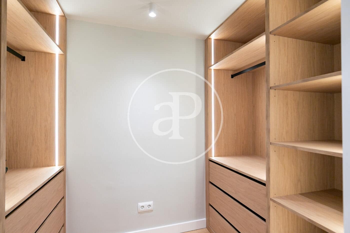 3 bedroom Apartment for sale in Barcelona city - € 1,350,000 (Ref: 9474896)