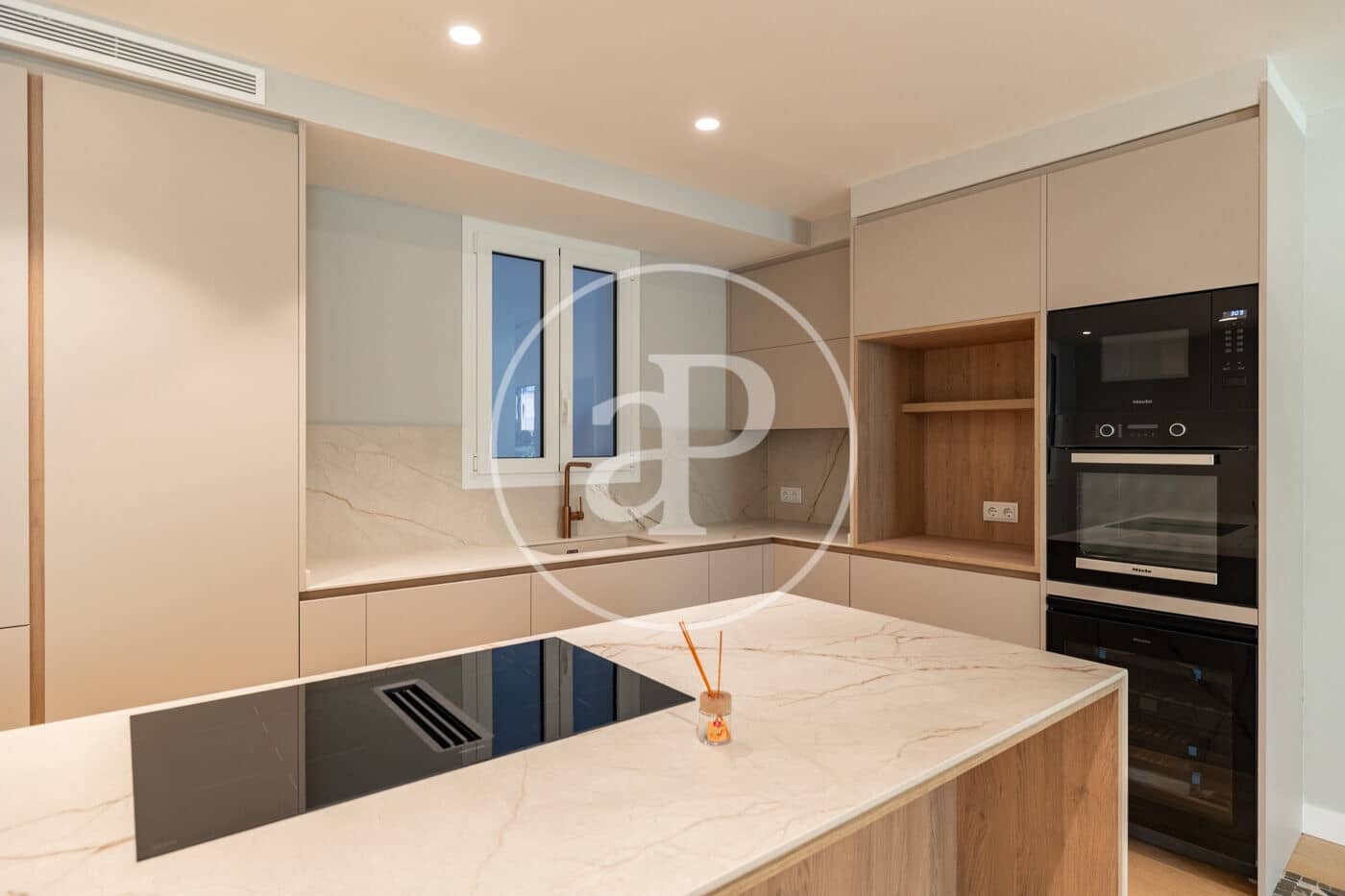 3 soveværelse Lejlighed til salg i Barcelona by - € 1.249.000 (Ref: 9474896)