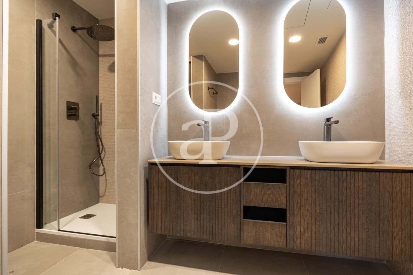 3 soveværelse Lejlighed til salg i Barcelona by - € 1.249.000 (Ref: 9474896)