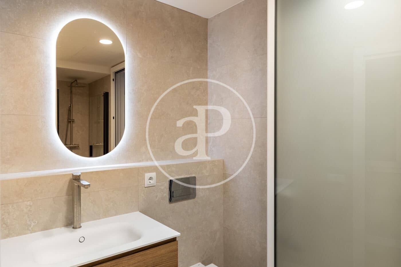 3 soveværelse Lejlighed til salg i Barcelona by - € 1.249.000 (Ref: 9474896)