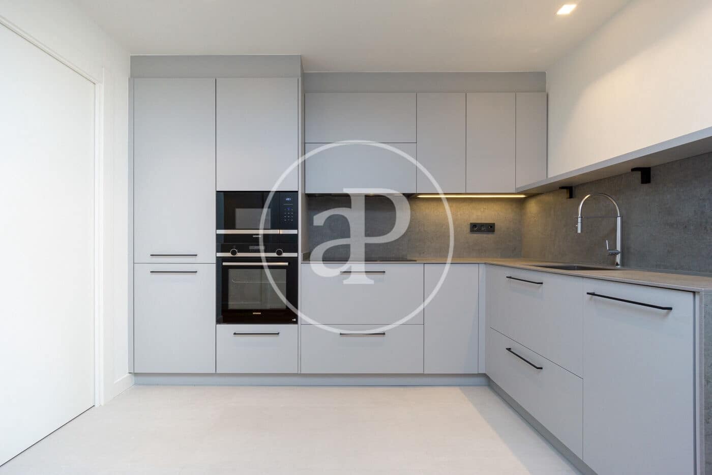 Apartment for sale in Barcelona city - € 620,000 (Ref: 9474898)