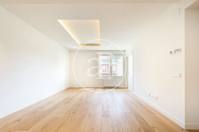 Apartment for sale in L'Antiga Esquerra de L'Eixample, Barcelona city - € 620,000 (Ref: 9474898)