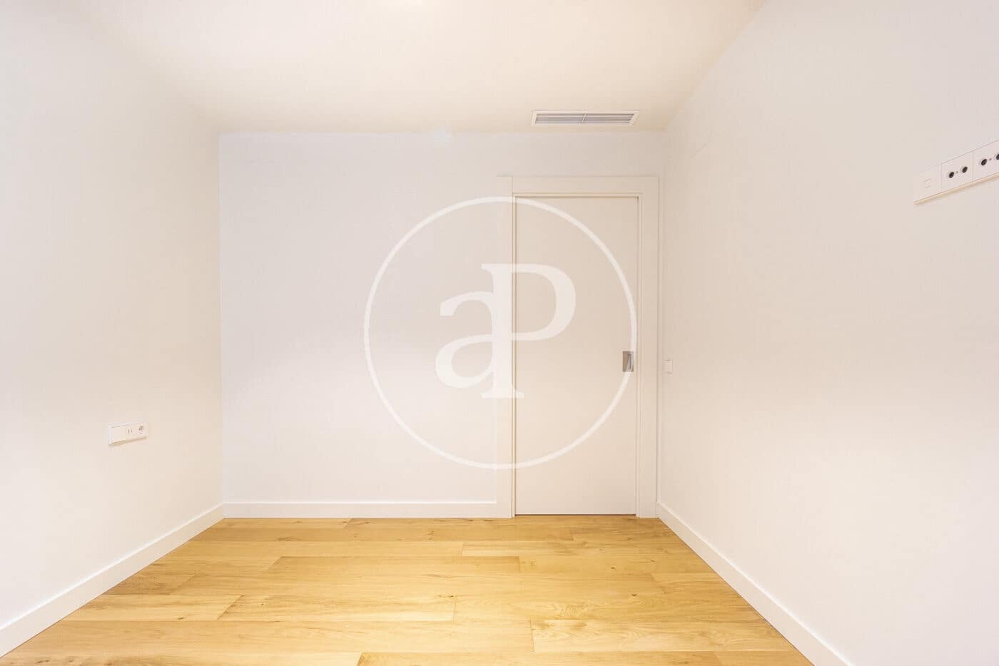 Apartment for sale in Barcelona city - € 620,000 (Ref: 9474899)