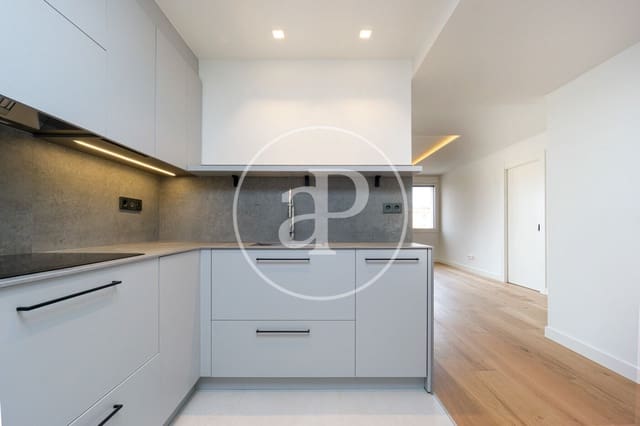 Apartment for sale in L'Antiga Esquerra de L'Eixample, Barcelona city - € 620,000 (Ref: 9474899)