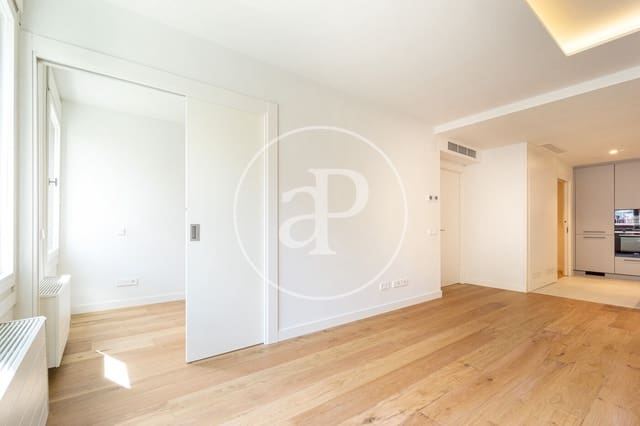 Apartment for sale in L'Antiga Esquerra de L'Eixample, Barcelona city - € 620,000 (Ref: 9474899)