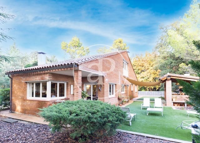 5 bedroom Villa for sale in Matadepera with pool - € 820,000 (Ref: 9491308)