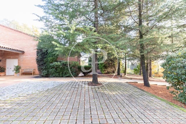 5 bedroom Villa for sale in Matadepera with pool - € 820,000 (Ref: 9491308)