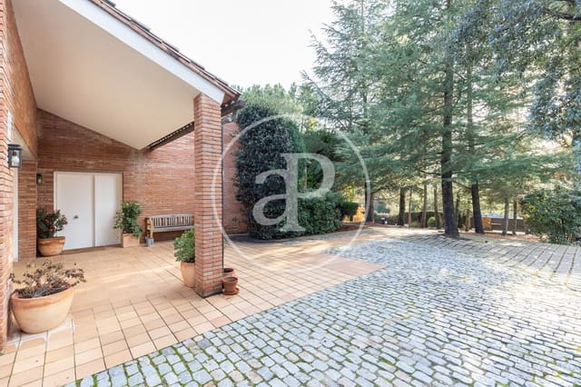 5 bedroom Villa for sale in Matadepera with pool - € 820,000 (Ref: 9491308)