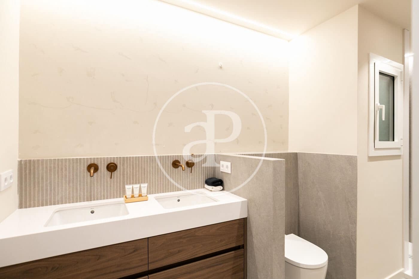 4 bedroom Apartment for sale in Barcelona city - € 1,490,000 (Ref: 9494606)