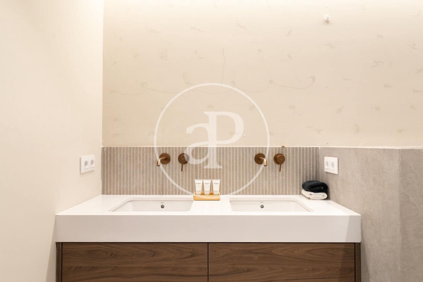 4 bedroom Apartment for sale in Barcelona city - € 1,490,000 (Ref: 9494606)