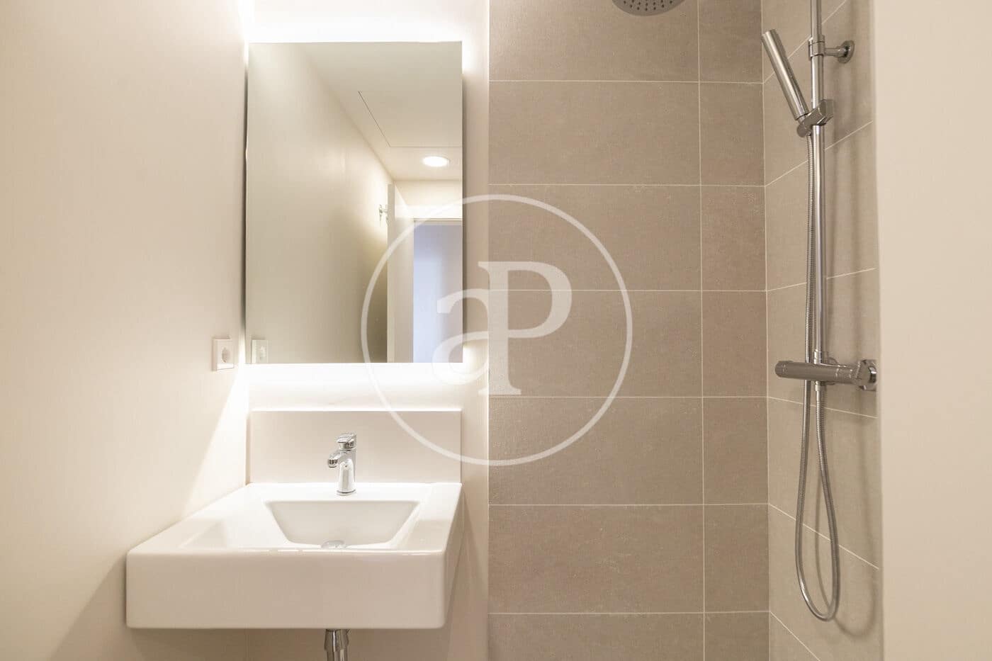 2 makuuhuone Huoneisto vuokrattavana paikassa Barcelona kaupunki mukana uima-altaan - 2 500 € (Ref: 9502344)