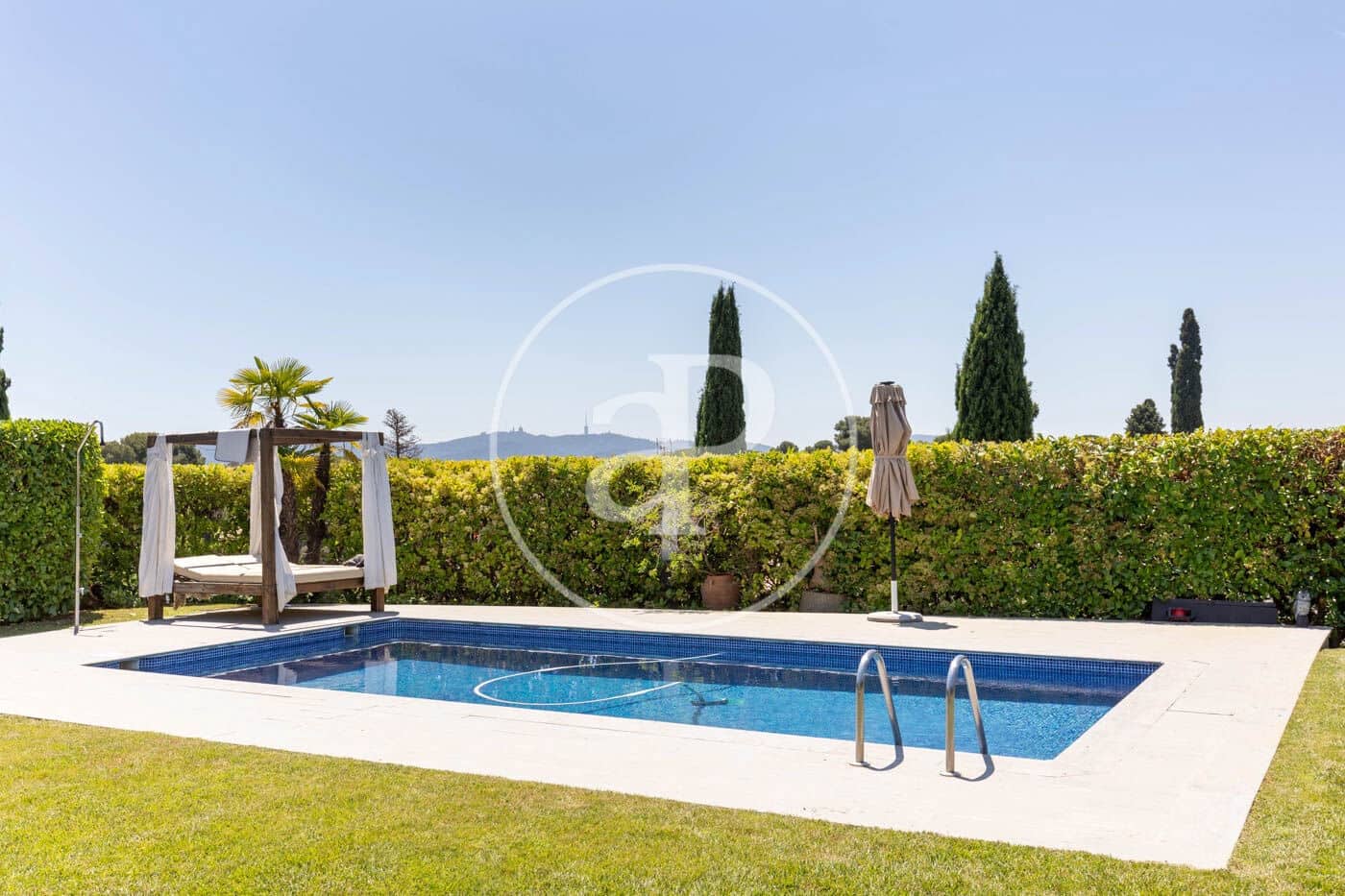 5 soveværelse Villa til leje i Cerdanyola del Valles med swimmingpool - € 9.350 (Ref: 9502347)