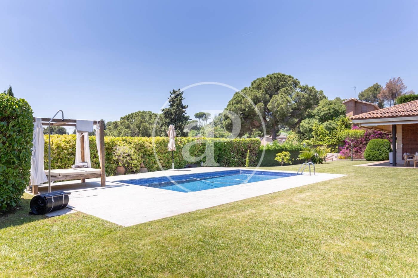 5 soveværelse Villa til leje i Cerdanyola del Valles med swimmingpool - € 9.350 (Ref: 9502347)