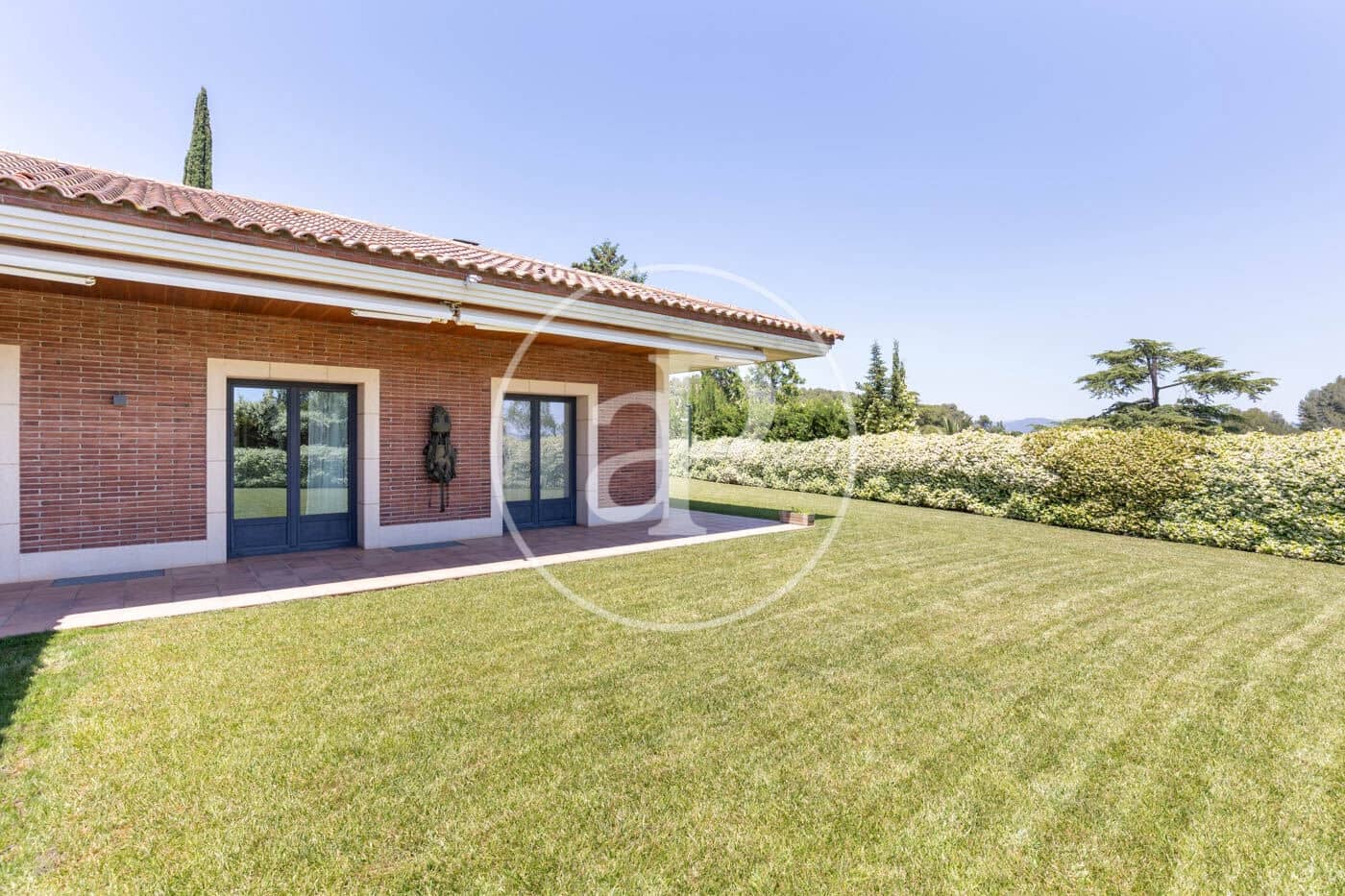 5 soveværelse Villa til leje i Cerdanyola del Valles med swimmingpool - € 9.350 (Ref: 9502347)