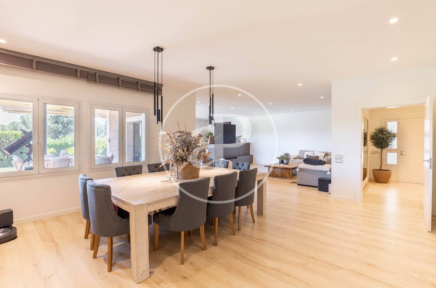 5 soveværelse Villa til leje i Cerdanyola del Valles med swimmingpool - € 9.350 (Ref: 9502347)