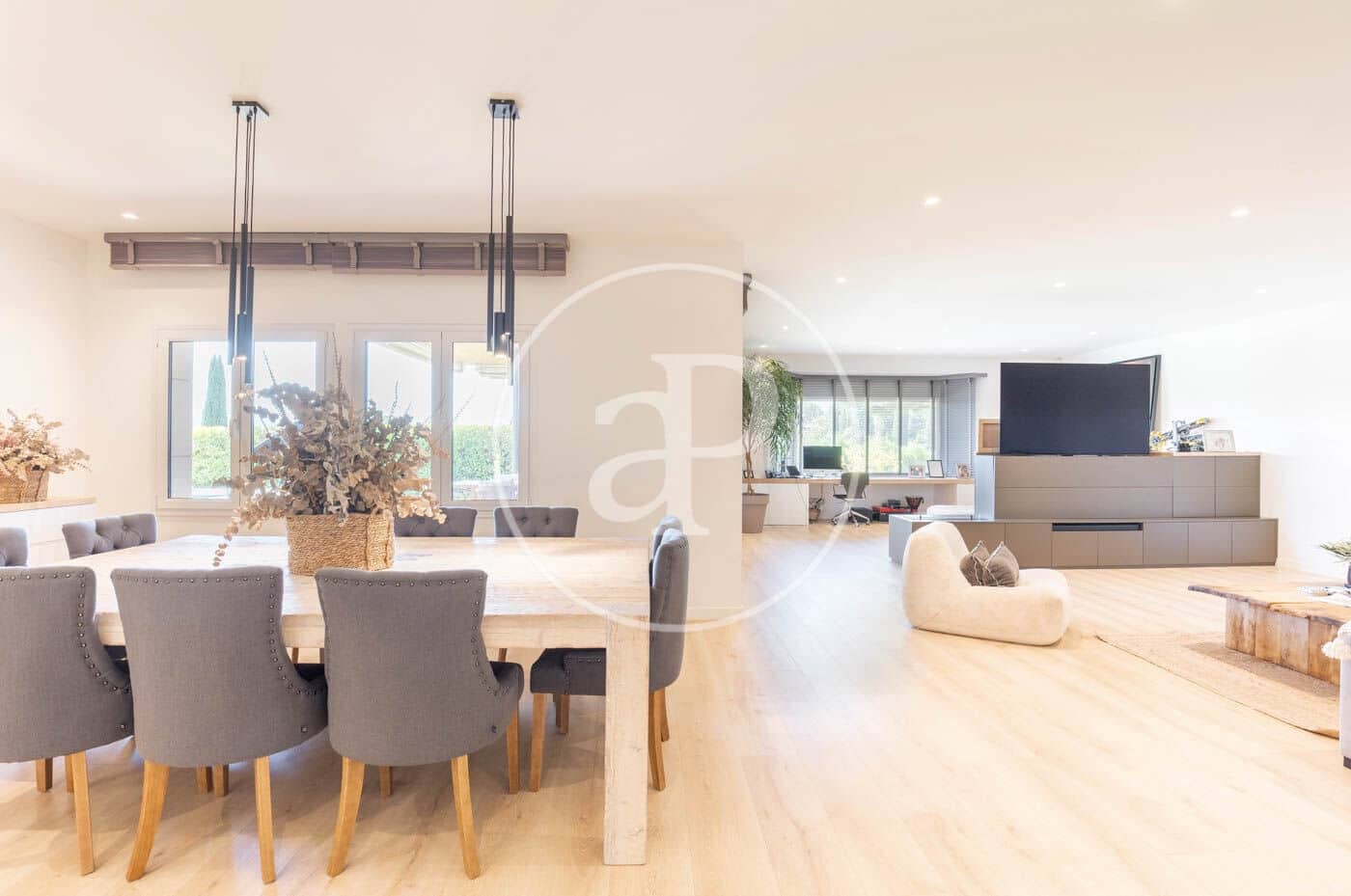 5 soveværelse Villa til leje i Cerdanyola del Valles med swimmingpool - € 9.350 (Ref: 9502347)