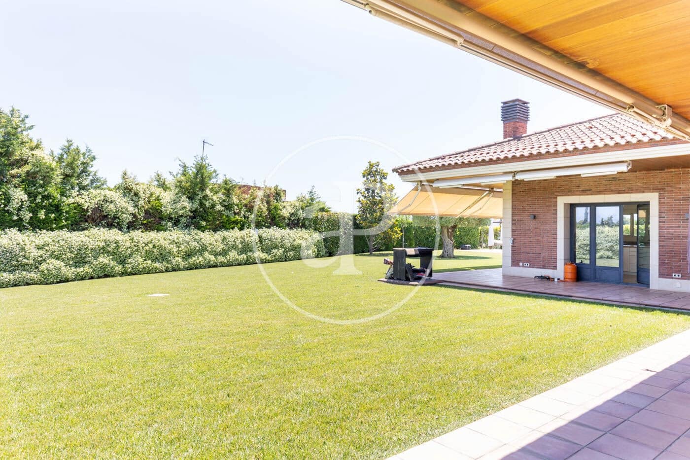 5 soveværelse Villa til leje i Cerdanyola del Valles med swimmingpool - € 9.350 (Ref: 9502347)