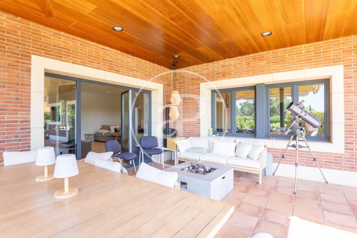 5 soveværelse Villa til leje i Cerdanyola del Valles med swimmingpool - € 9.350 (Ref: 9502347)