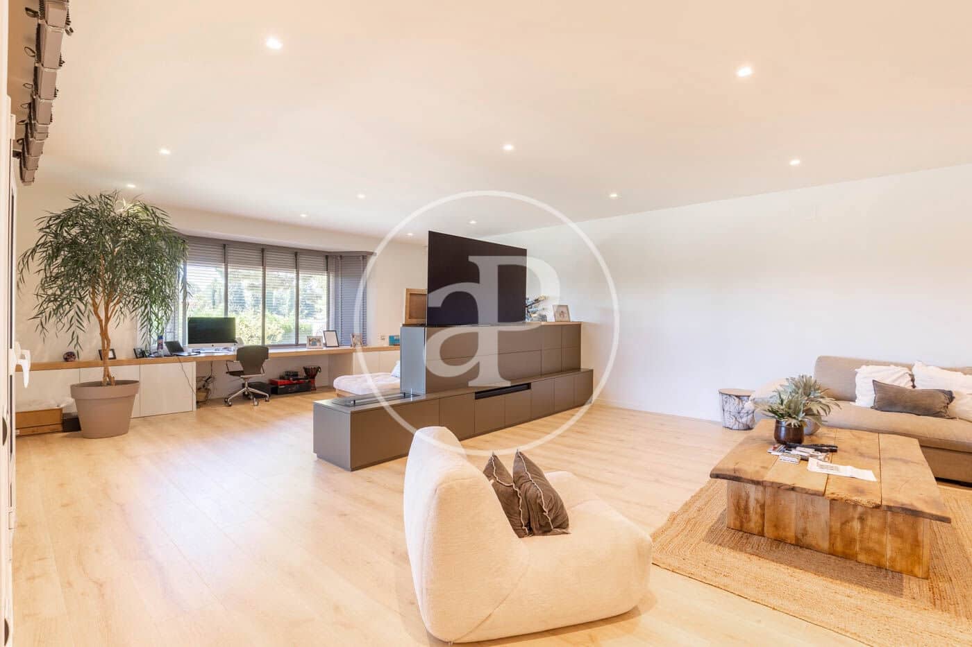 5 soveværelse Villa til leje i Cerdanyola del Valles med swimmingpool - € 9.350 (Ref: 9502347)