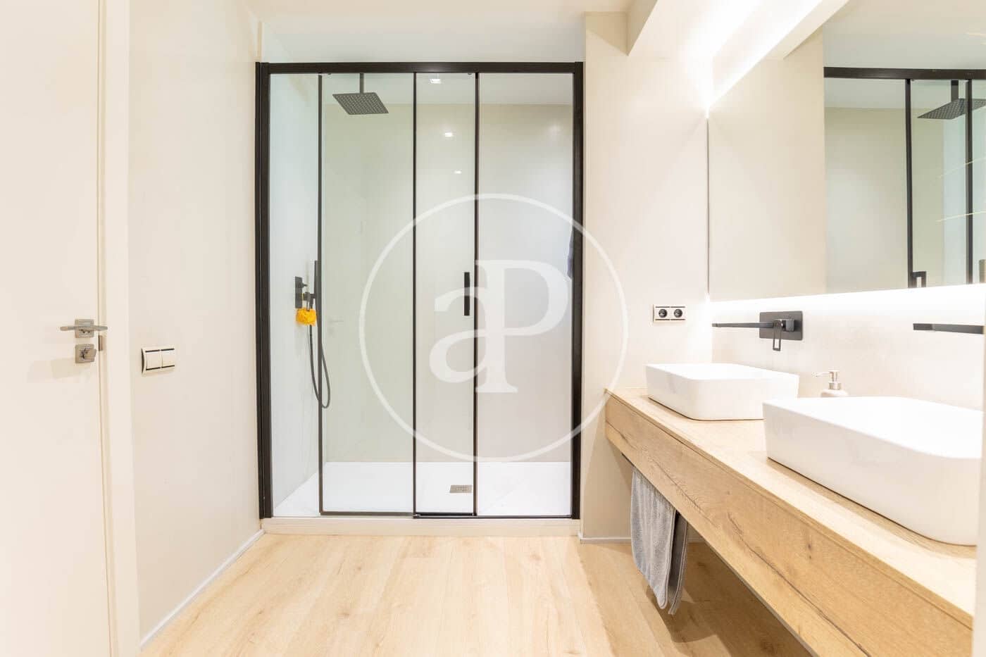 5 soveværelse Villa til leje i Cerdanyola del Valles med swimmingpool - € 9.350 (Ref: 9502347)