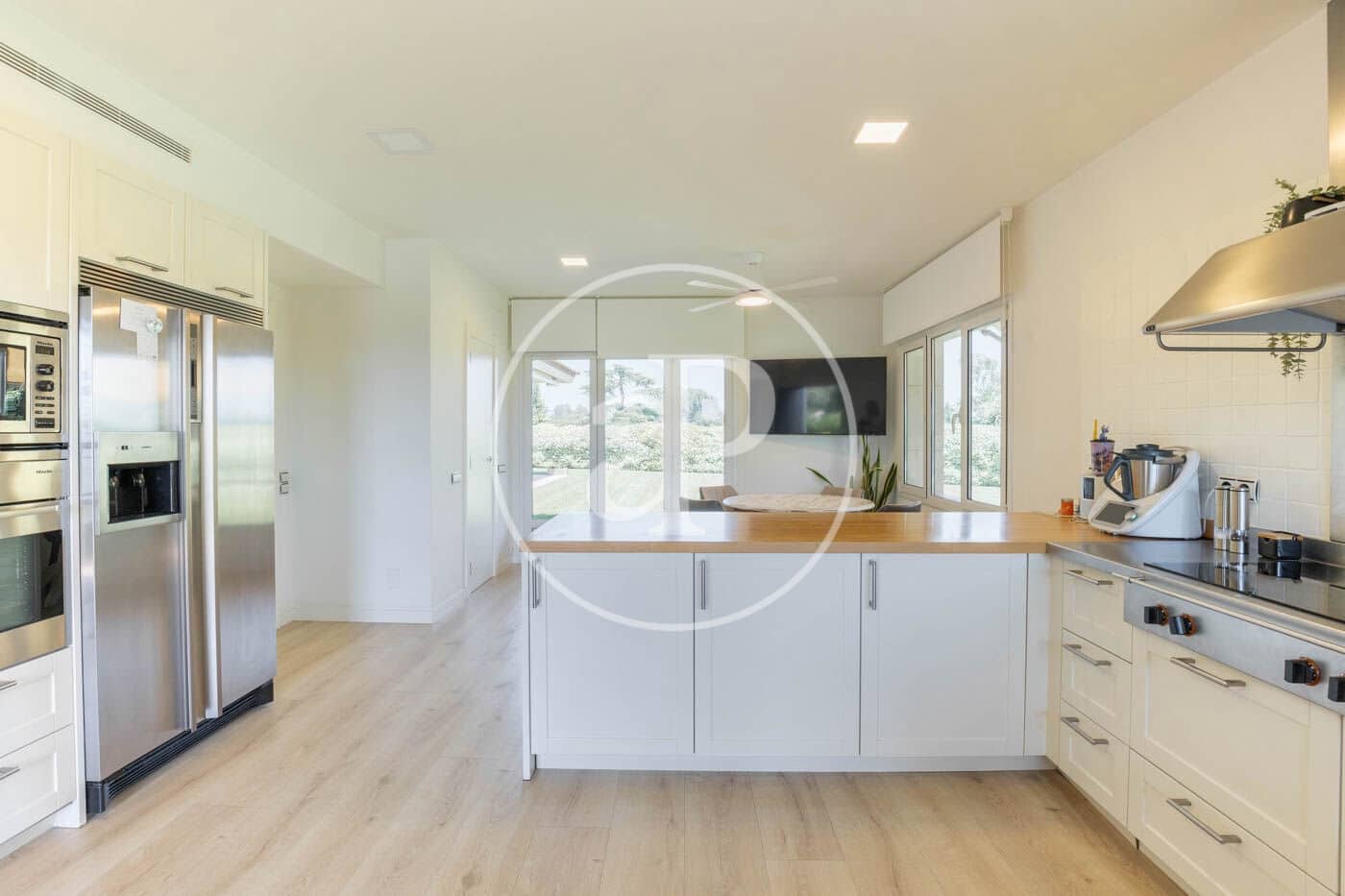 5 soveværelse Villa til leje i Cerdanyola del Valles med swimmingpool - € 9.350 (Ref: 9502347)