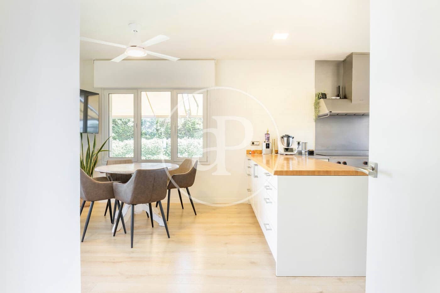 5 soveværelse Villa til leje i Cerdanyola del Valles med swimmingpool - € 9.350 (Ref: 9502347)