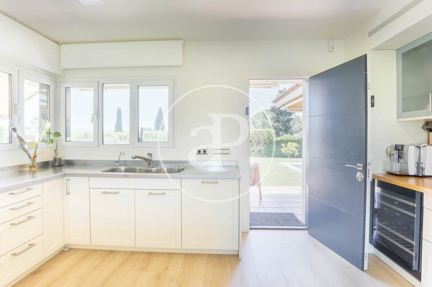 5 soveværelse Villa til leje i Cerdanyola del Valles med swimmingpool - € 9.350 (Ref: 9502347)