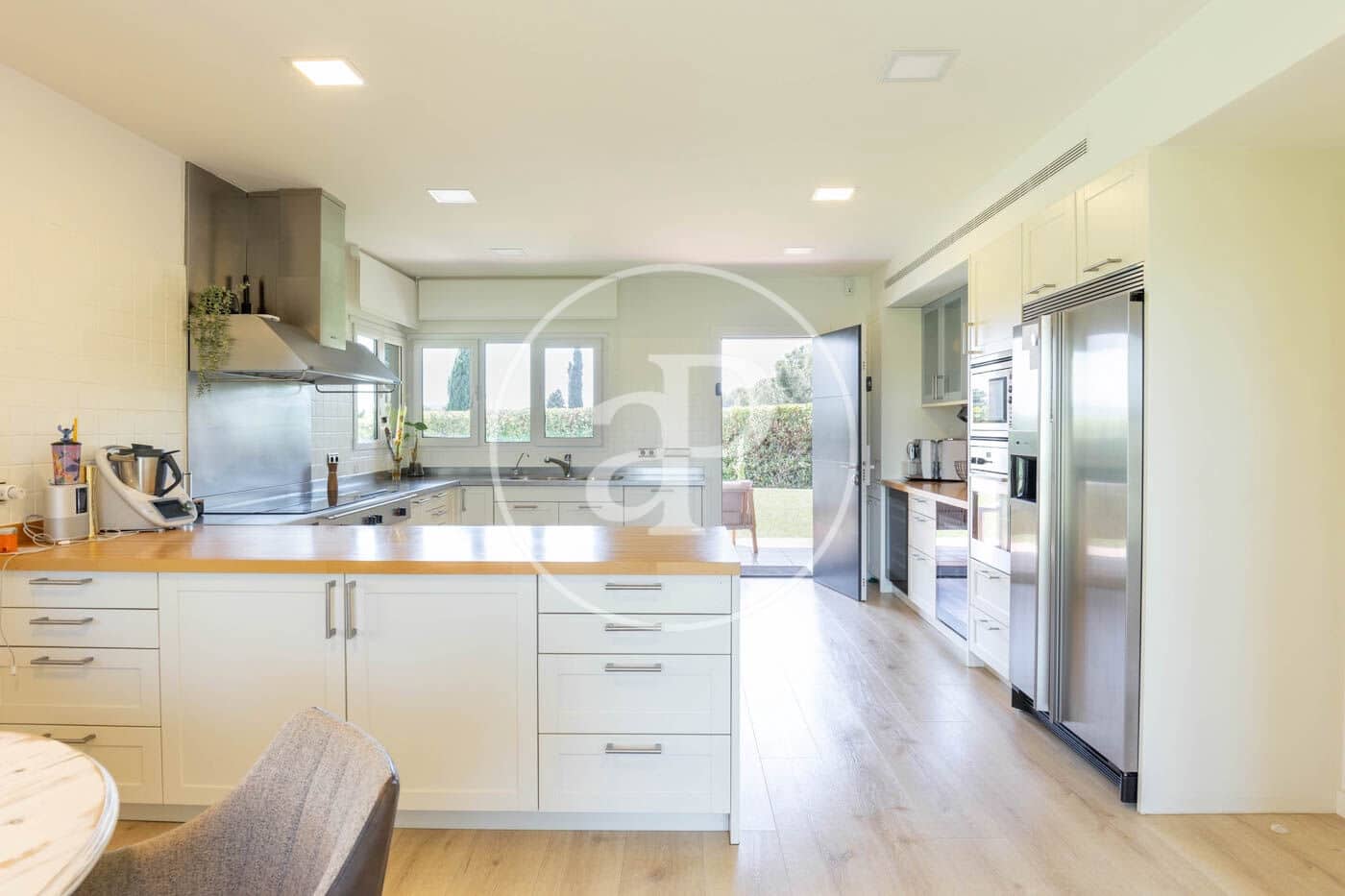 5 soveværelse Villa til leje i Cerdanyola del Valles med swimmingpool - € 9.350 (Ref: 9502347)