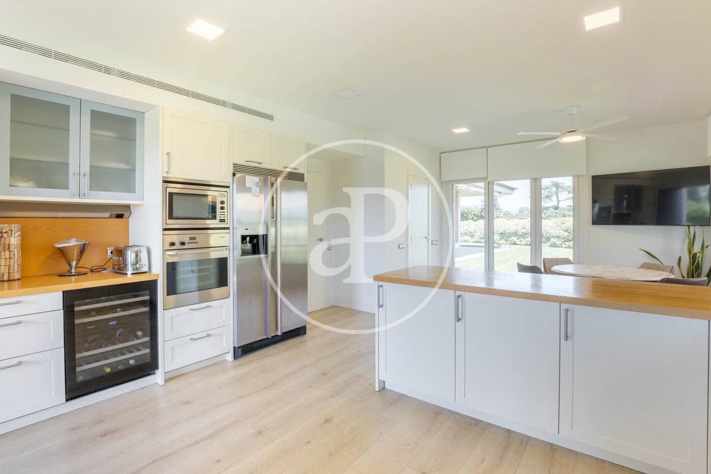 5 soveværelse Villa til leje i Cerdanyola del Valles med swimmingpool - € 9.350 (Ref: 9502347)