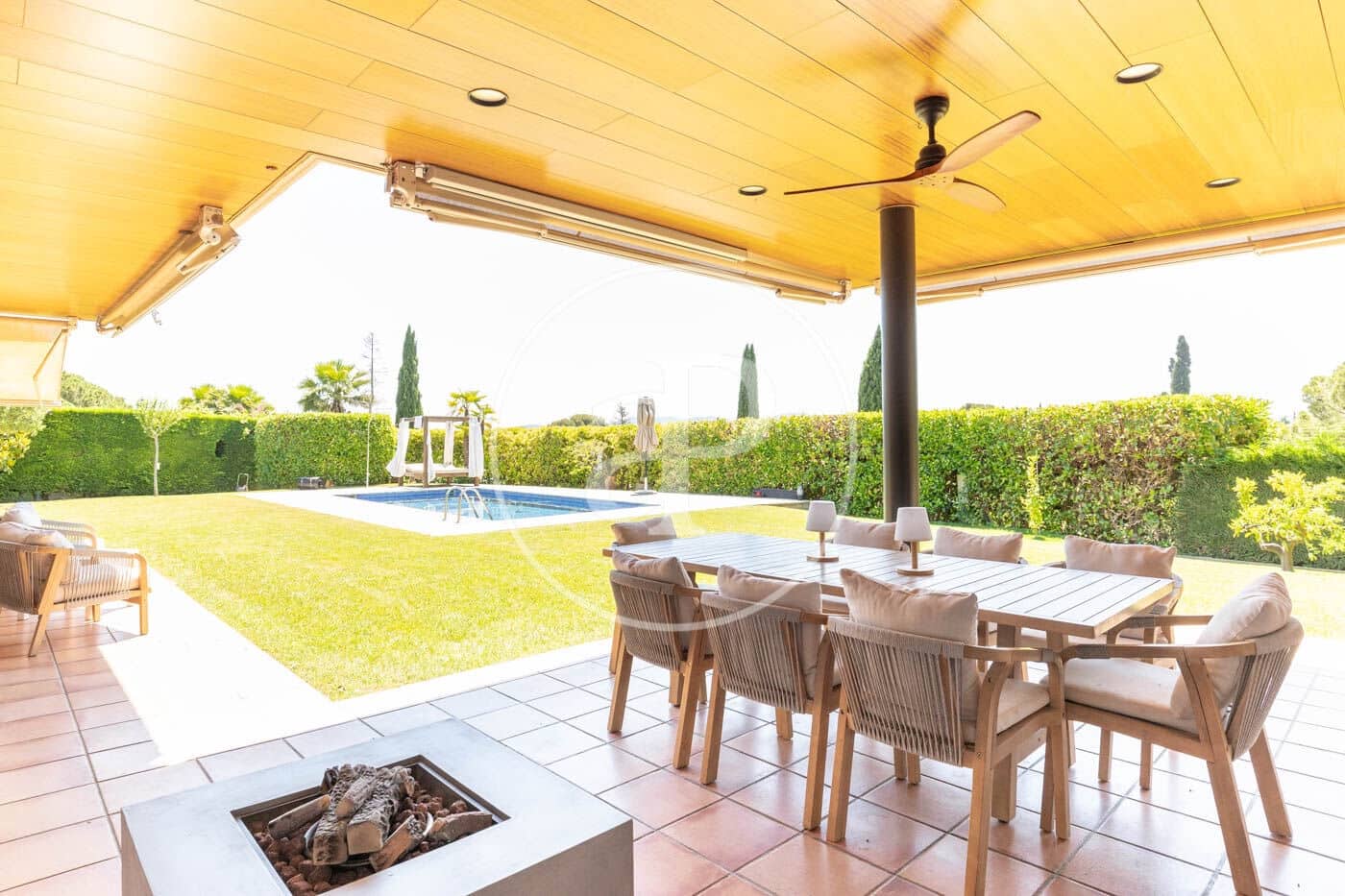 5 soveværelse Villa til leje i Cerdanyola del Valles med swimmingpool - € 9.350 (Ref: 9502347)