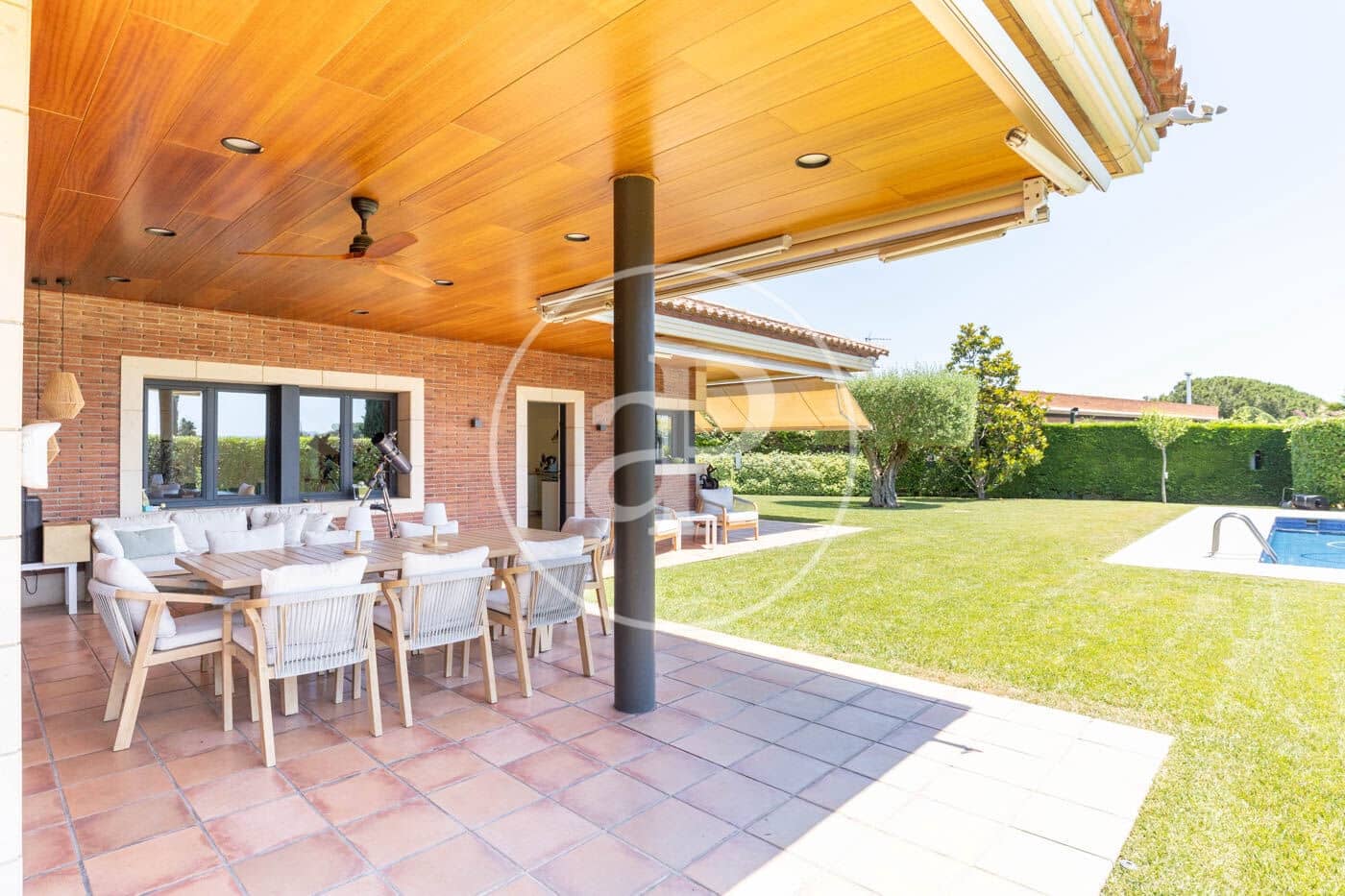 5 soveværelse Villa til leje i Cerdanyola del Valles med swimmingpool - € 9.350 (Ref: 9502347)