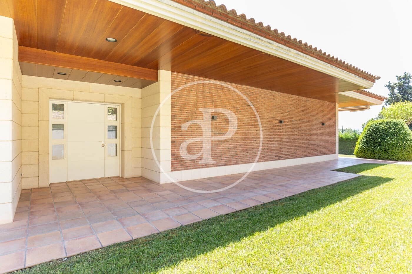 5 soveværelse Villa til leje i Cerdanyola del Valles med swimmingpool - € 9.350 (Ref: 9502347)