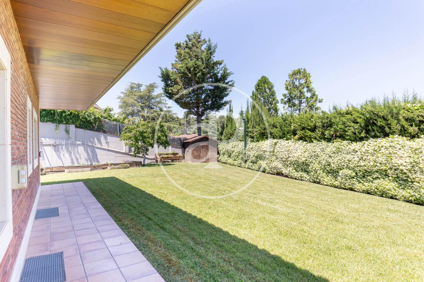 5 soveværelse Villa til leje i Cerdanyola del Valles med swimmingpool - € 9.350 (Ref: 9502347)