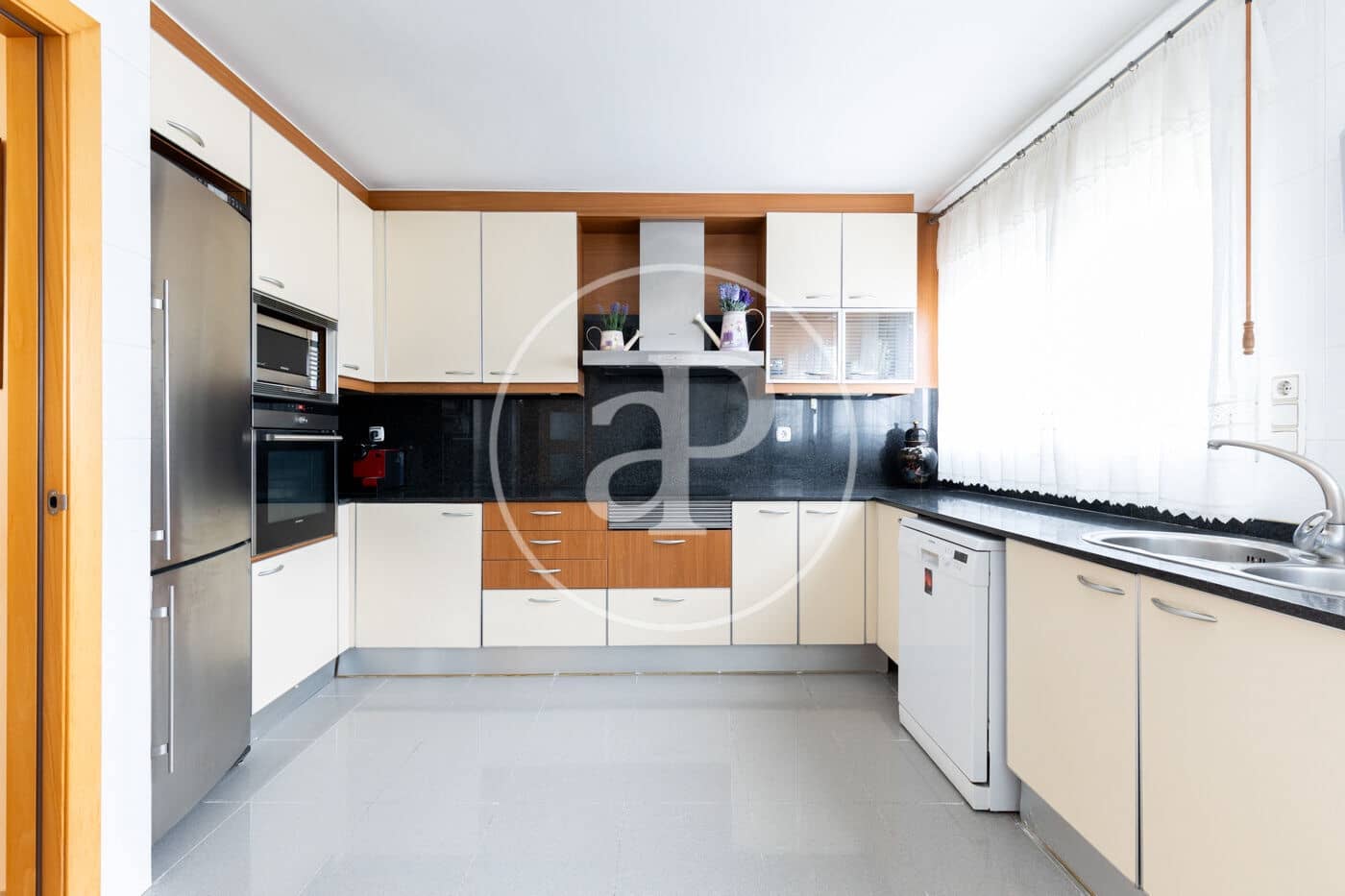 4 bedroom Apartment for sale in Terrassa - € 580,000 (Ref: 9508863)