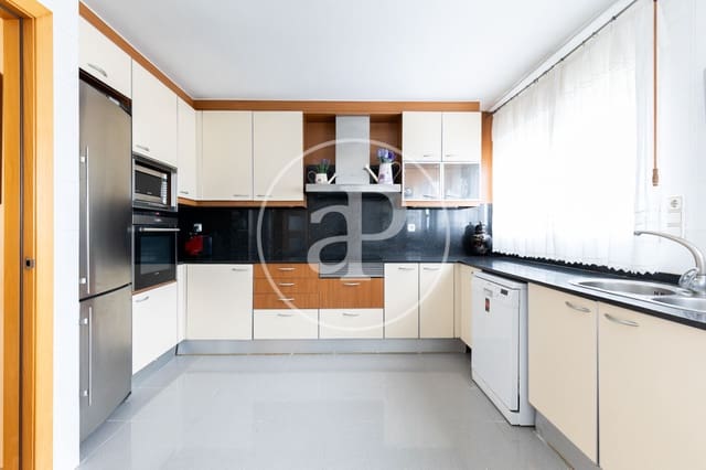 4 quarto Apartamento para venda em Terrassa - 580 000 € (Ref: 9508863)