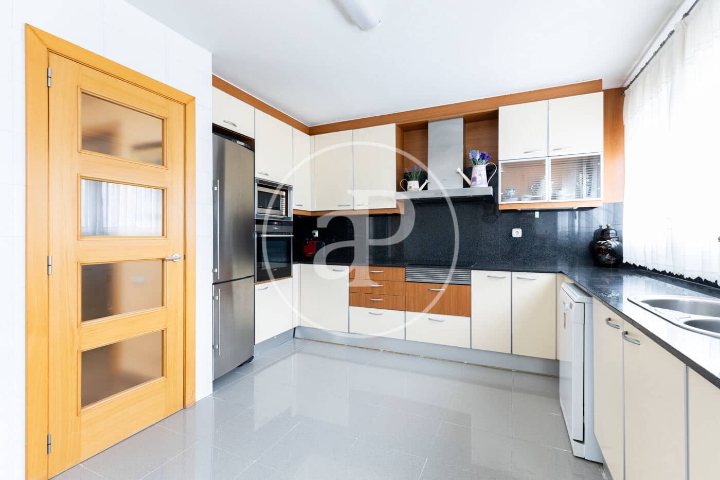 4 bedroom Apartment for sale in Terrassa - € 580,000 (Ref: 9508863)