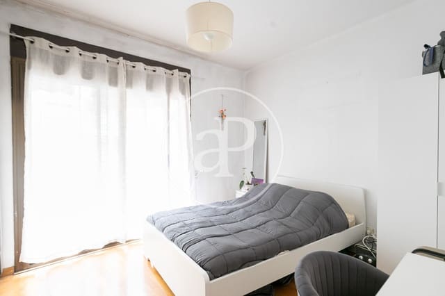 4 bedroom Apartment for sale in La Sagrada Família, Barcelona city - € 515,000 (Ref: 9525602)