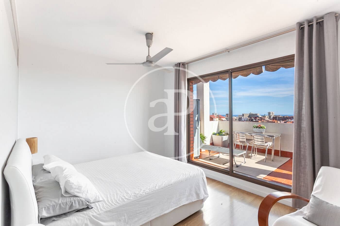 4 makuuhuone Kattohuoneisto myytävänä paikassa Barcelona kaupunki - 1 380 000 € (Ref: 9525607)