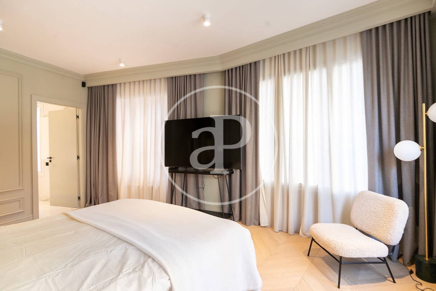 4 bedroom Apartment for rent in Barcelona city - € 6,500 (Ref: 9525609)