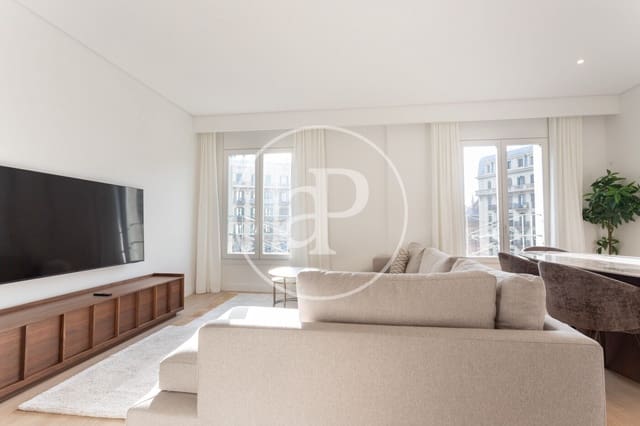 3 slaapkamer Appartement te huur in La Sagrada Família, Barcelona stad - € 3.200 (Ref: 9525610)