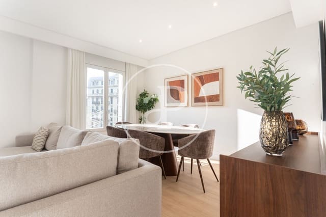 3 slaapkamer Appartement te huur in La Sagrada Família, Barcelona stad - € 3.200 (Ref: 9525610)