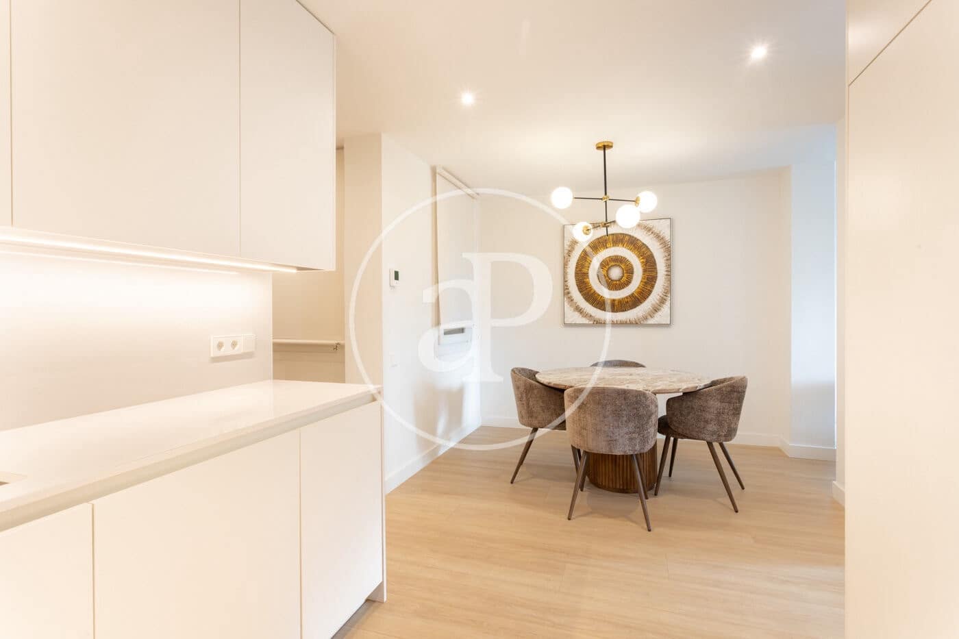 3 slaapkamer Appartement te huur in Barcelona stad - € 3.200 (Ref: 9525610)