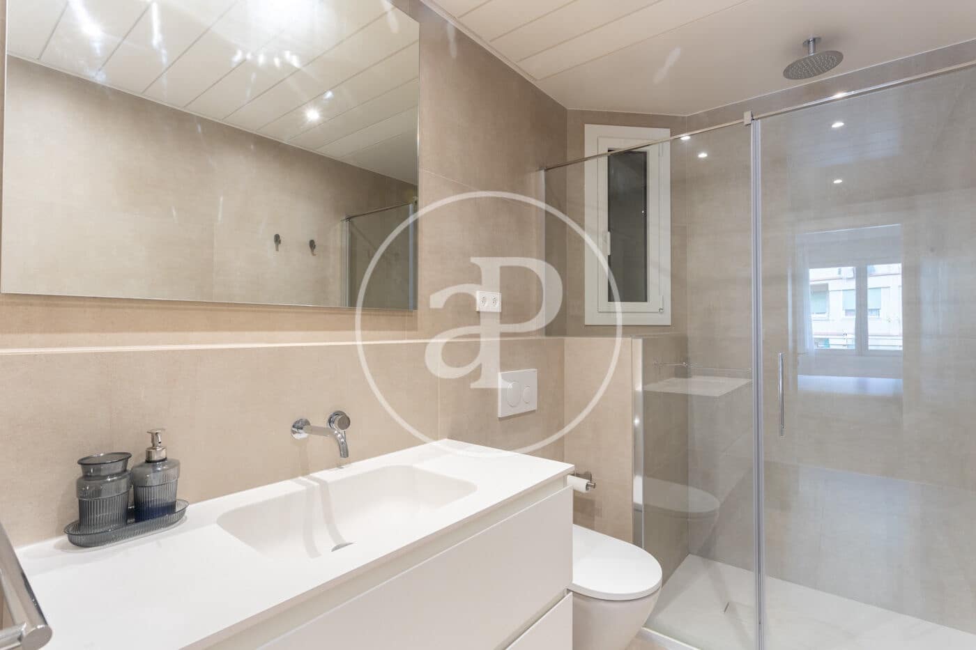 3 slaapkamer Appartement te huur in Barcelona stad - € 3.200 (Ref: 9525610)