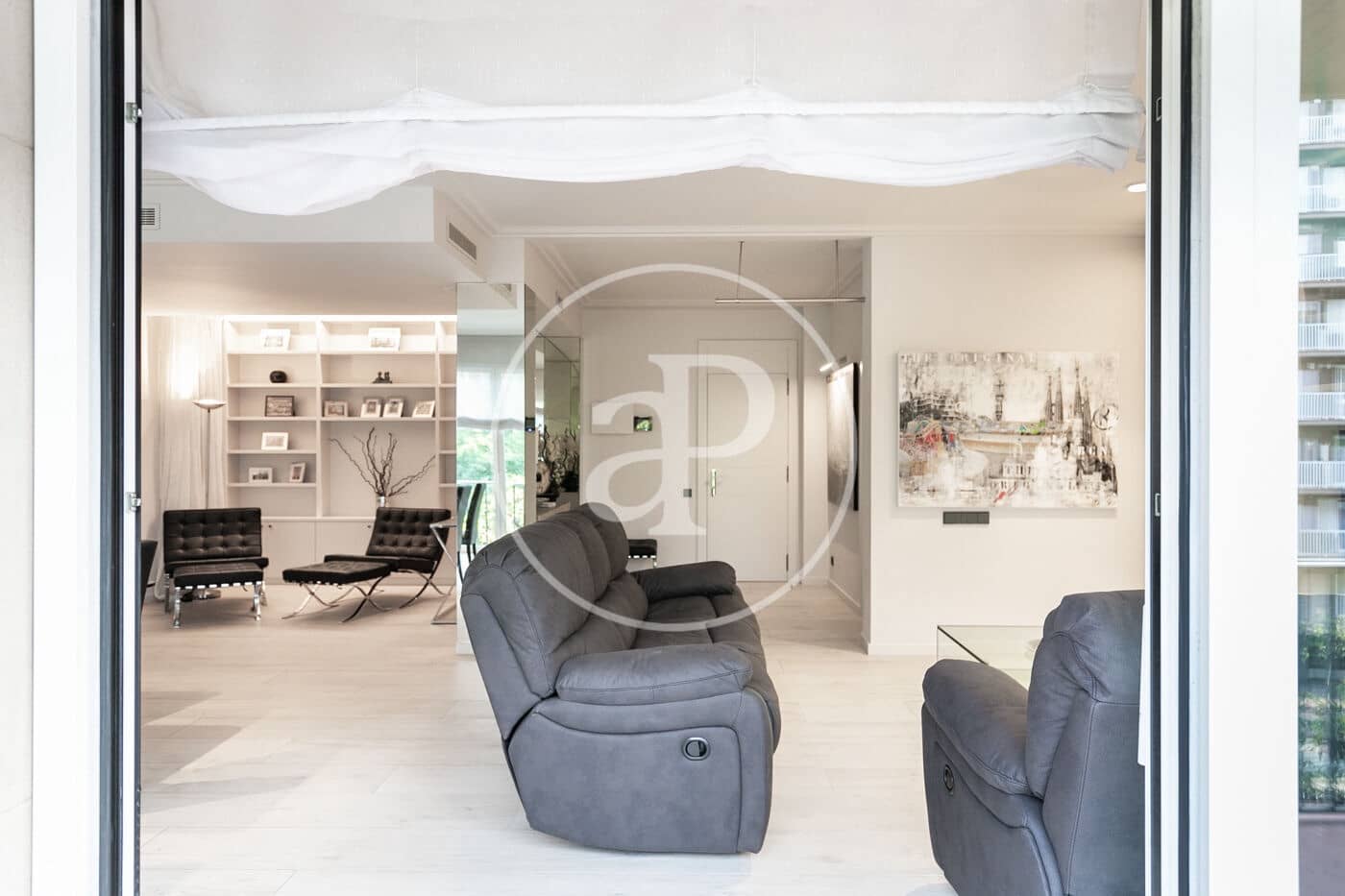 4 quarto Apartamento para arrendar em Barcelona cidade - 3 600 € (Ref: 9525611)