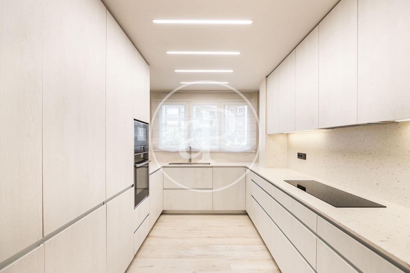 4 quarto Apartamento para arrendar em Barcelona cidade - 3 600 € (Ref: 9525611)