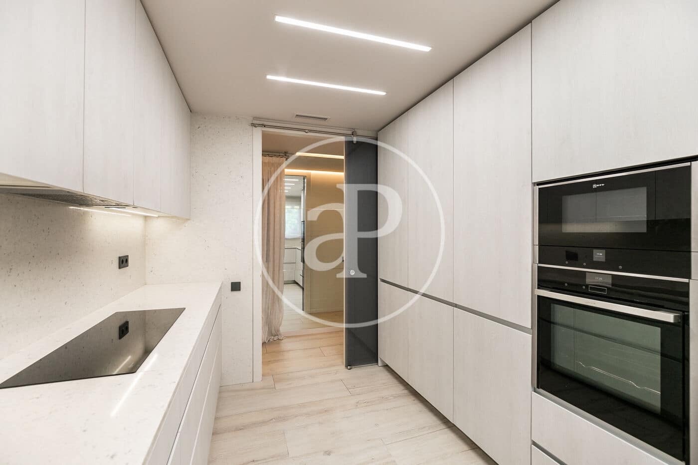 4 quarto Apartamento para arrendar em Barcelona cidade - 3 600 € (Ref: 9525611)